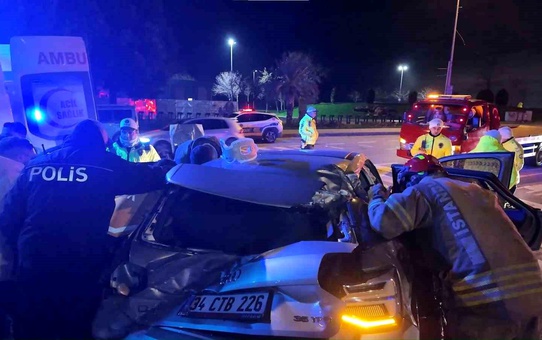 Kadıköy'de Audi Takla Attı, Sürücü Hastaneye Kaldırıldı
