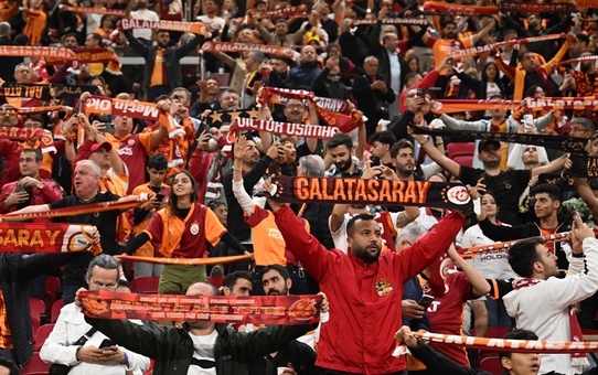 Galatasaray'da sürpriz ayrılık! Efsane isim veda etti