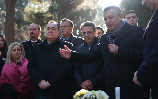 Özgür Özel Ekici'nin Mezarı Nı Ziyaret Etti
