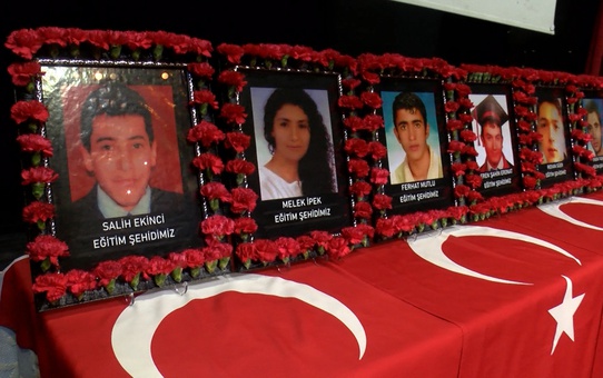 Diyarbakır'da Terör Saldırısında Hayatını Kaybedenler Anıldı