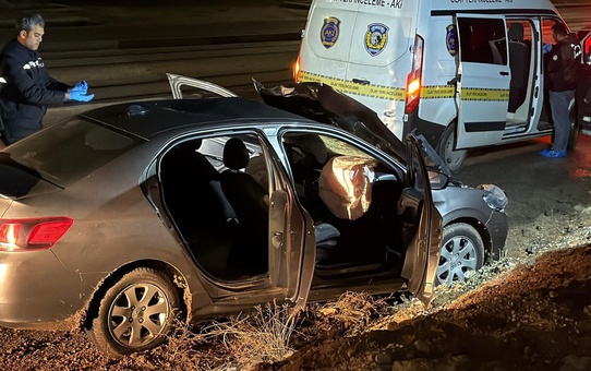 Yarış yaparken otomobiliyle 3 kişiye çarpıp ölümlerine neden olan sürücü adliyede