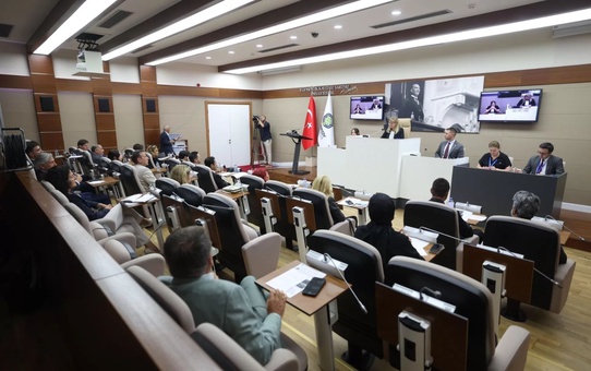 Belediye meclisinde gergin toplantı! İki kez ara verildi