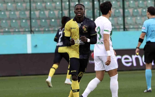 İstanbulspor, Serikspor'u 3-0 Mağlup Etti