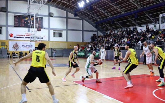 Sakarya Büyükşehir Basketbol galibiyet serisini 12'ye çıkardı