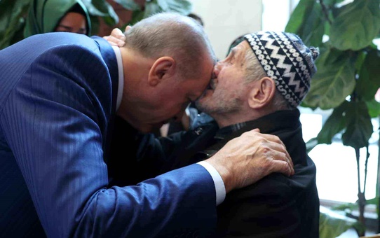 Asırlık çınardan Cumhurbaşkanı Erdoğan'a anlamlı sözler: O benim manevi torunum