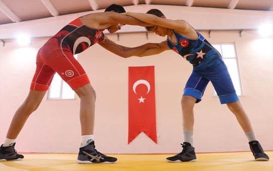 Kalkan Kardeşler Güreşte Başarı Doruğuna Ulaşıyor