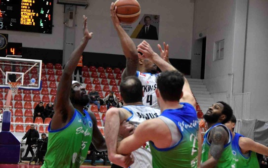 FIBA Avrupa Kupası: Aliağa Petkimspor: 82 Dinamo BDS Sassari: 70