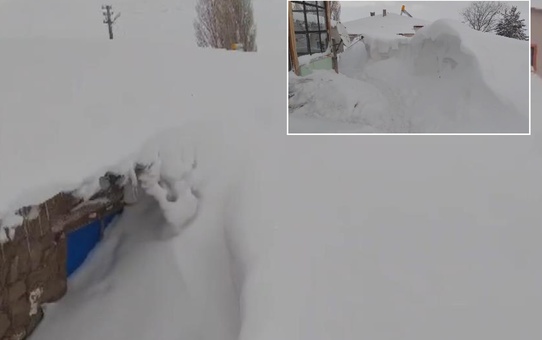 Ne Kamçatka ne Alaska! Bina boyu kar yağdı
