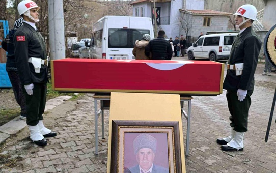 Vefat eden Kıbrıs gazisi askeri törenle toprağa verildi