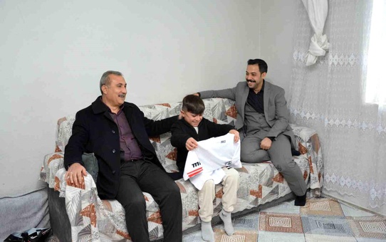 Kaymakam Uzun, Türkiye şampiyonunu ziyaret etti