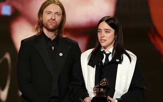 Billie Eilish'ten ICE tepkisi! Küfür savurunca sansürlemek zorunda kaldılar