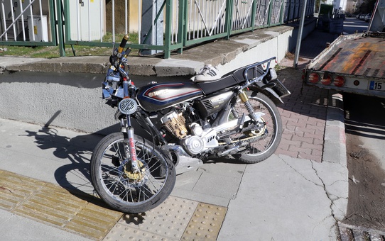 Burdur'da Liseli Öğrencilerin Motosiklet Kazası: Bir Yaralı Durumu Ağır
