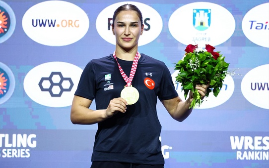Buse Tosun Çavuşoğlu'ndan Altın Madalya