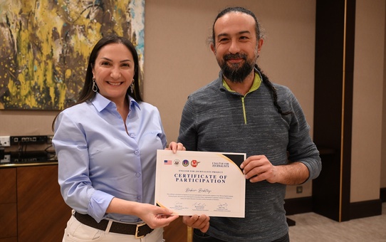 Gazetecilere İngilizce Sertifika Töreni
