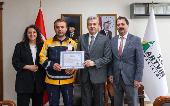Artvin'de Yılın Sağlık Çalışanları Ödüllendirildi