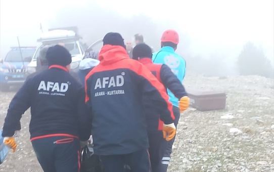Kuşadası'nda Uçurumda Erkek Cesedi Bulundu