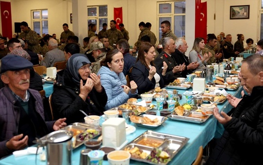 Çanakkale Valisi İftar Programında Şehit Aileleri ve Gazilerle Bir Araya Geldi