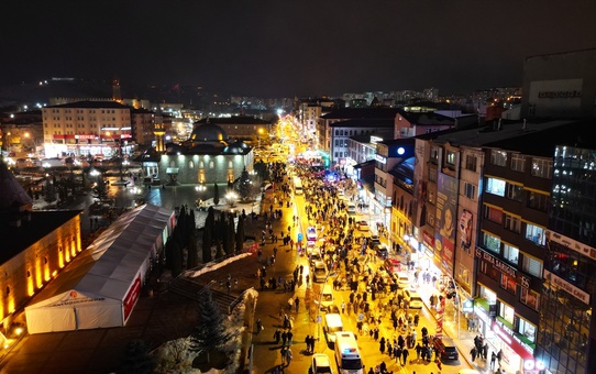 Erzurum'da Ramazan İçin Fener Alayı
