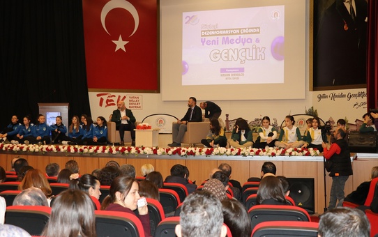 RTÜK Üyesi Davulcu, Amasya'da Öğrencilerle Buluştu