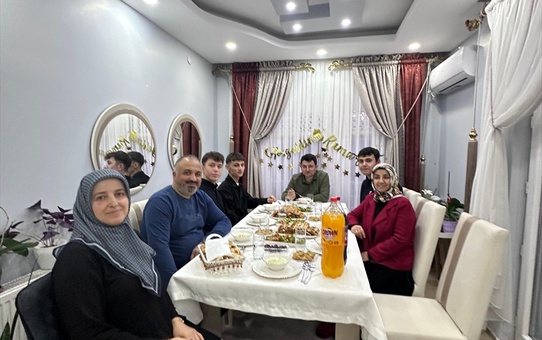 Şehit Kadir Kara Anadolu İmam Hatip Lisesi öğretmen ve öğrencilerinden şehit ailesine ziyaret