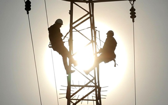 Hakkari'de Zorlu Enerji Onarımı