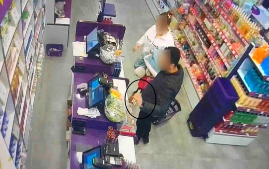 Aile boyu dadandılar! 1.2 milyonluk makyaj malzemesi çaldılar