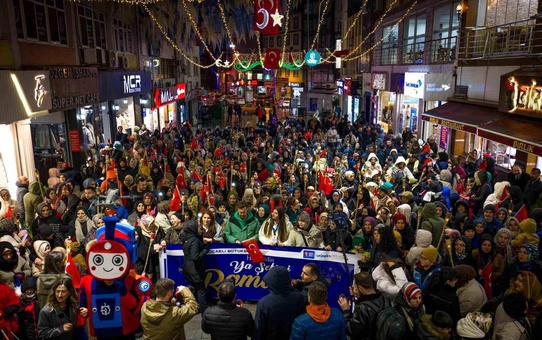 Gebze'de Ramazan ayı fener alayı yürüyüşüyle karşılandı