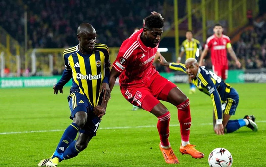 Fenerbahçe, Nottingham Forest'e 0-3 Yenildi
