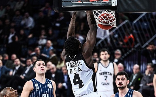 Beşiktaş GAİN, Anadolu Efes'i Geçti