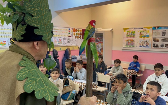 Ağaç Dede'den Öğrencilere Doğa Sevgisi