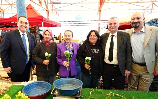 Başkan Dutlulu'dan 8 Mart'a çiçekli kutlama