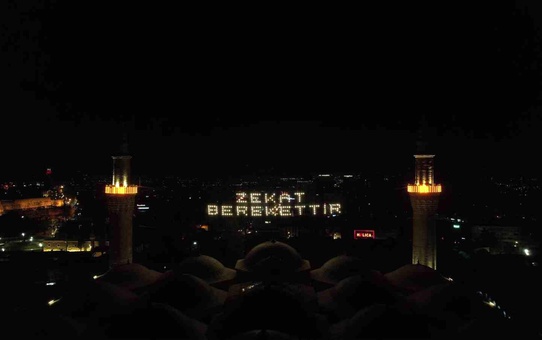 Bursa'da Mahya Geleneği: 'Zekat Berekettir'