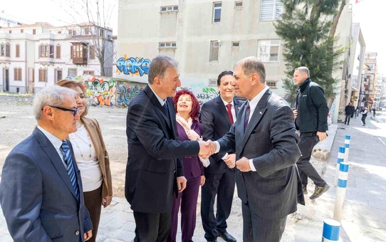Cemil Tugay'dan sağlık emekçilerine teşekkür