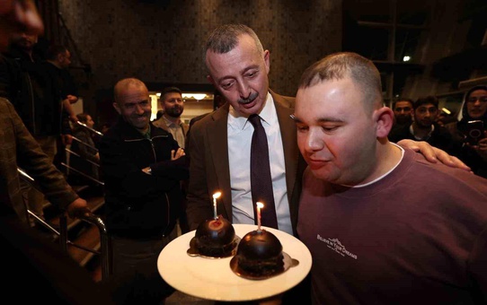 Arif'e iftar sofrasında sürpriz doğum günü