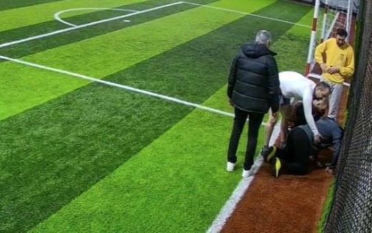 Halı saha maçında kalbine yenik düştü: O anlar kamerada