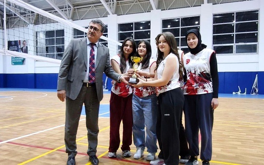 Voleybol Turnuvası Şampiyonu İnli Köyü