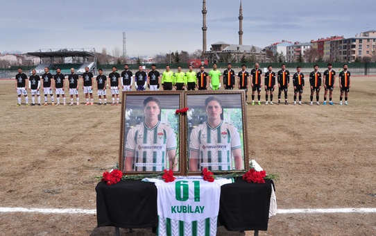 Kars 36 Spor, silahlı saldırıda hayatını kaybeden Kubilay Kaan Kundakçı'yı andı