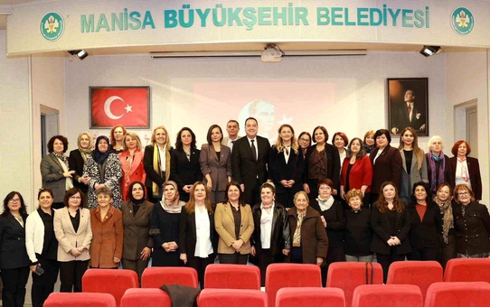 Kadın belediye başkanları Manisa'da buluştu