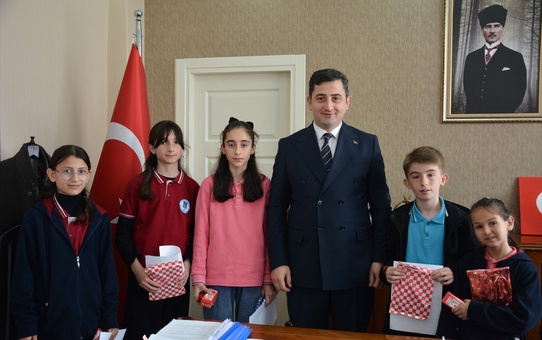 Öğrenci, Başkanlık Makamını Devraldı