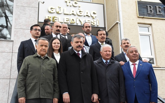 Bakan Çiftçi Gülağaç'ta Ziyaretlerde Bulundu