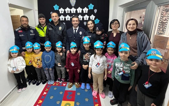 Miniklerden Polis Haftası Etkinliği