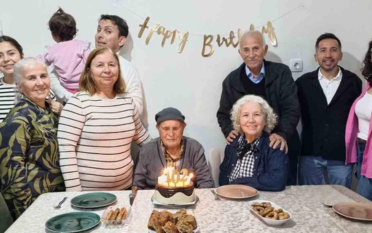 102 Yaşındaki Mustafa Dede'nin Doğum Günü