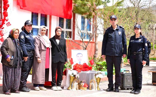 Şehit polisin adı memleketi Feke'de okula verildi
