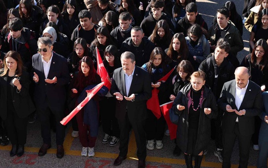 Eğitim-Bir-Sen Genel Başkanı Yalçın: 'Öğretmen bayraktır, eğitimin bayraktarıdır'