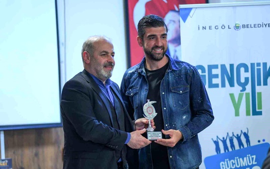 İnegölspor kalecisi Bekir Sevgi 'yılın en iyi sporcusu' seçildi