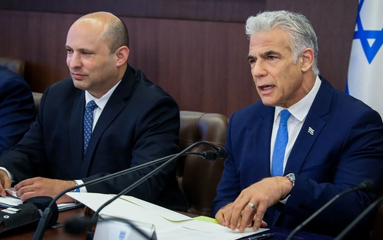 2021'de Netanyahu'yu koltuğundan eden Bennett ve Lapid yeniden seçim koalisyonu kurdu