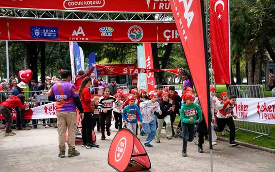 'Eker I Run 23 Nisan Çocuk Koşusu' bayram sevincini sporla buluşturdu