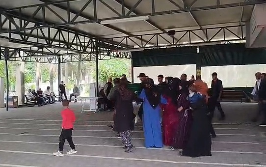 Kaybettiği oğluna cenazede veda etti, sonrasında gözaltına alındı