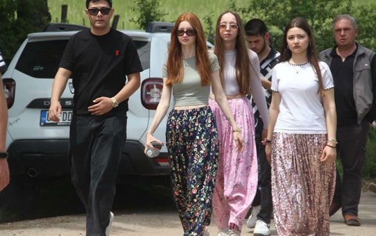 Eş adaylarını bulabilmek için 1,5 kilometrelik sokakta gün boyu volta attılar