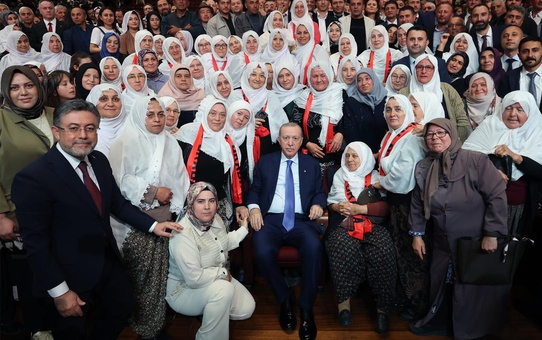 Çiftçiler Günü’nde renkli buluşma: Cumhurbaşkanı Erdoğan kadın üreticilerle bir araya geldi